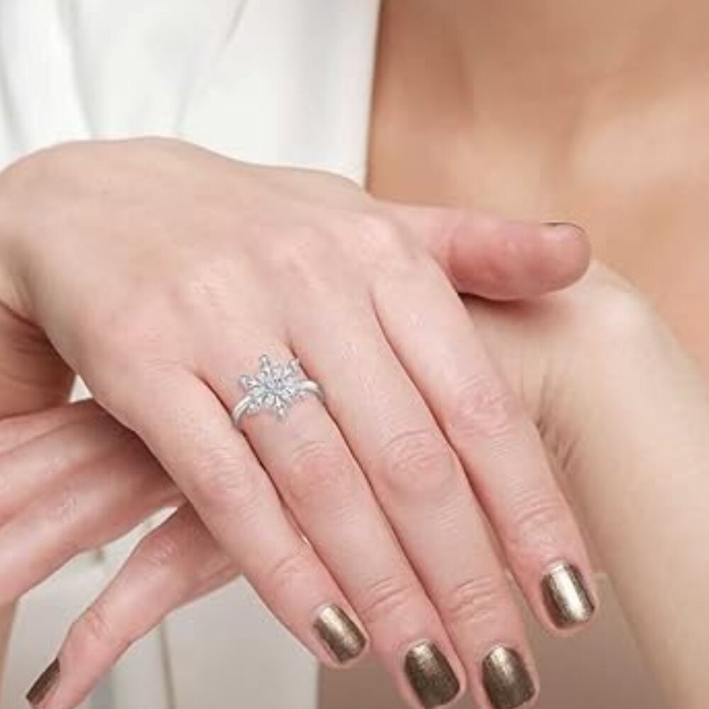Neiman Marcus Crystal 925 Sterling Silver Christmas Snowflake Ring
